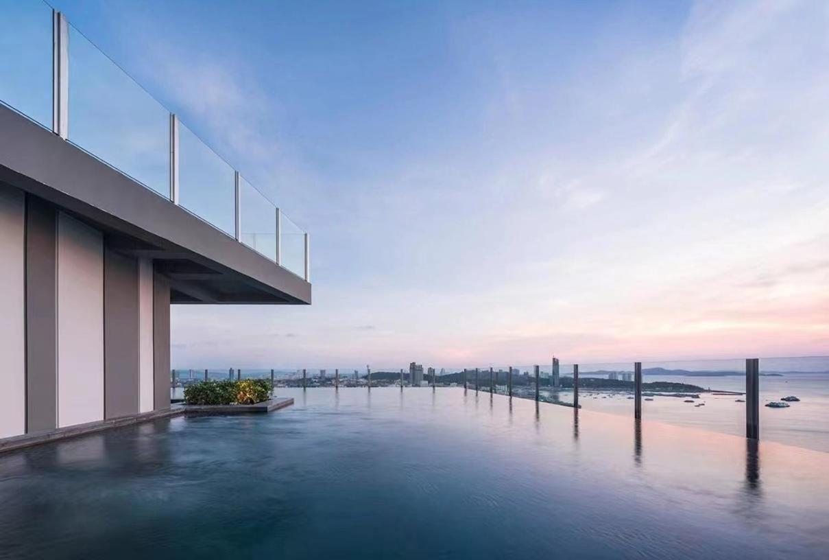 The Base Apartment Pattaya Luaran gambar