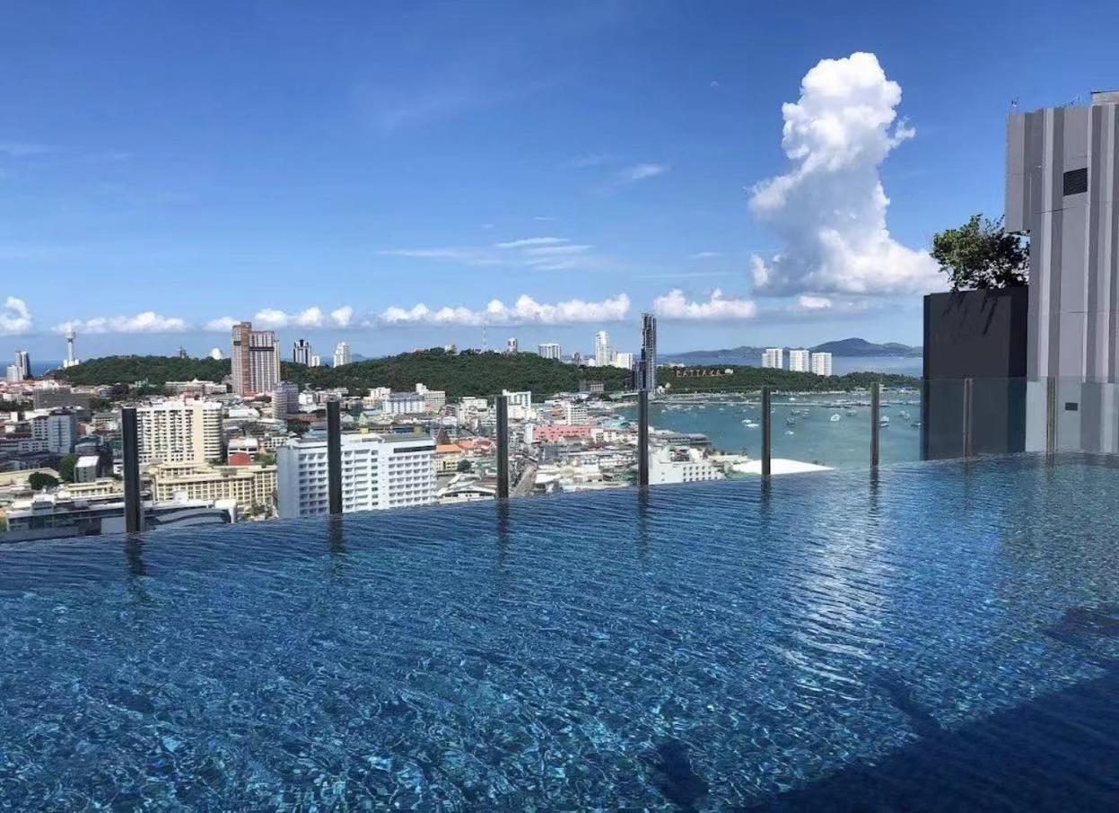 The Base Apartment Pattaya Luaran gambar