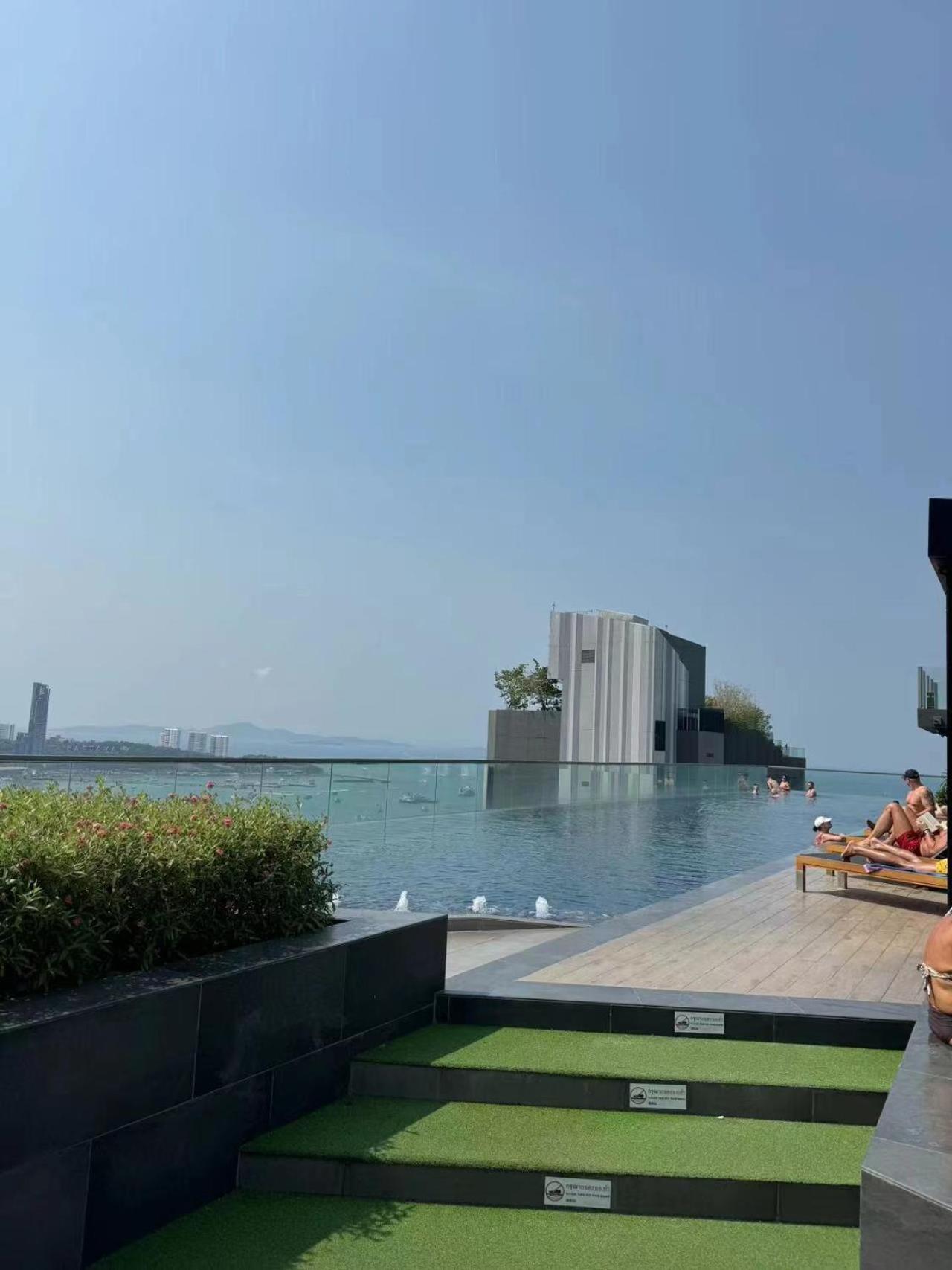 The Base Apartment Pattaya Luaran gambar