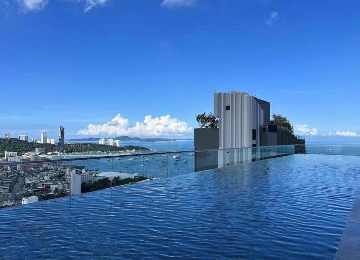 The Base Apartment Pattaya Luaran gambar