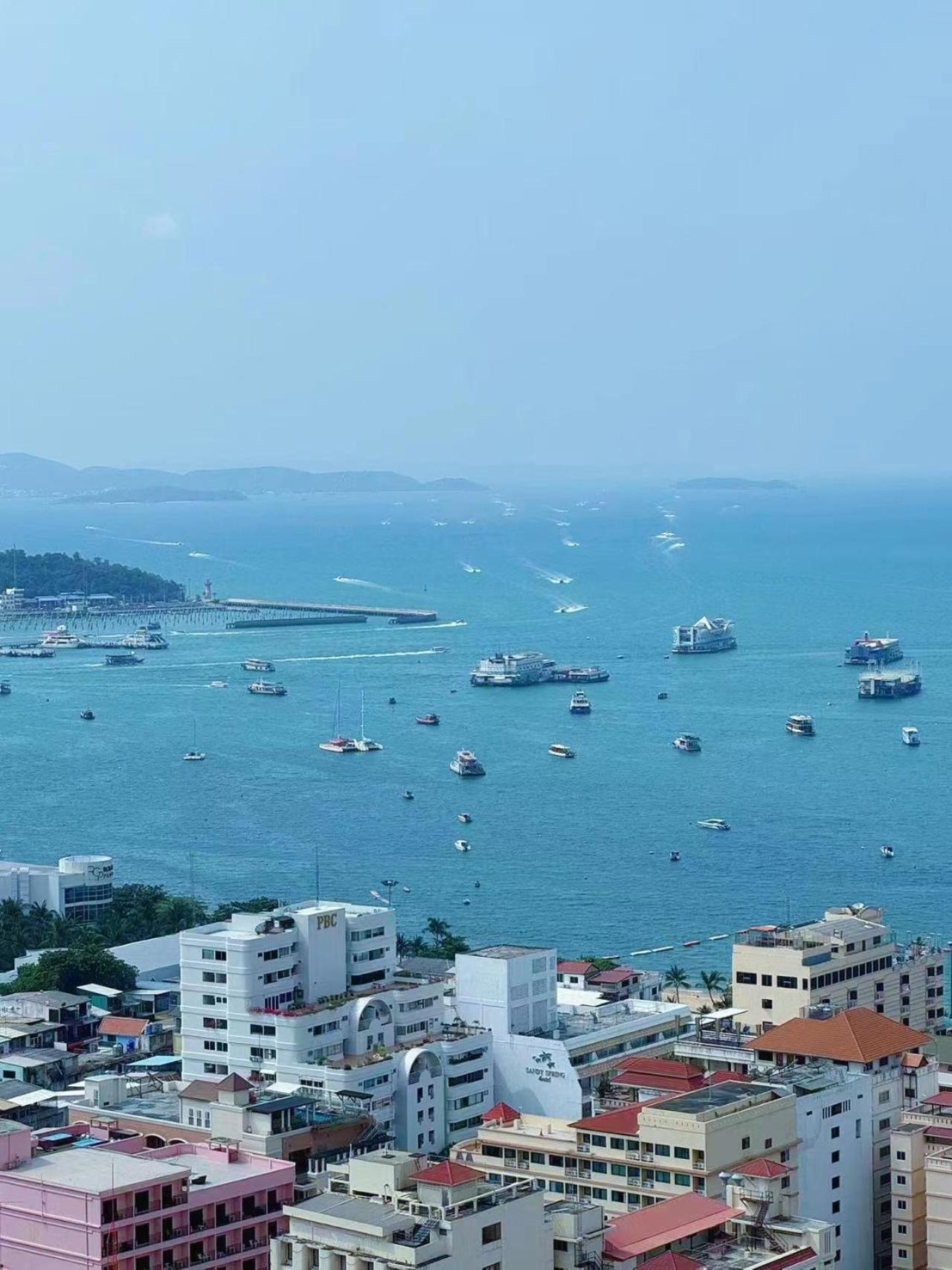 The Base Apartment Pattaya Luaran gambar