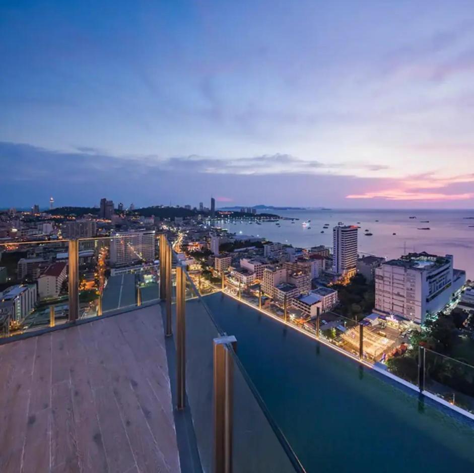 The Base Apartment Pattaya Luaran gambar