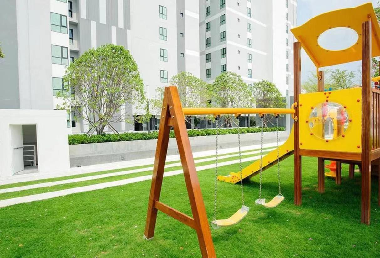 The Base Apartment Pattaya Luaran gambar