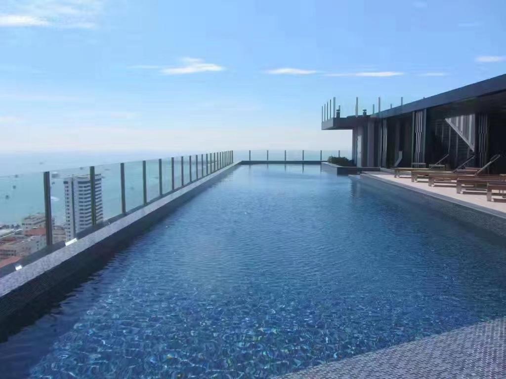 The Base Apartment Pattaya Luaran gambar