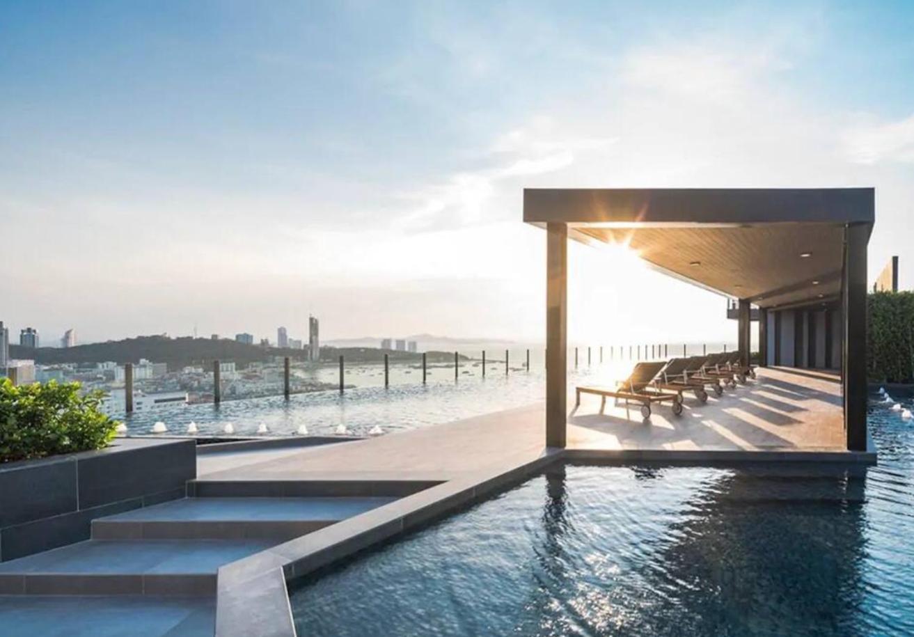 The Base Apartment Pattaya Luaran gambar