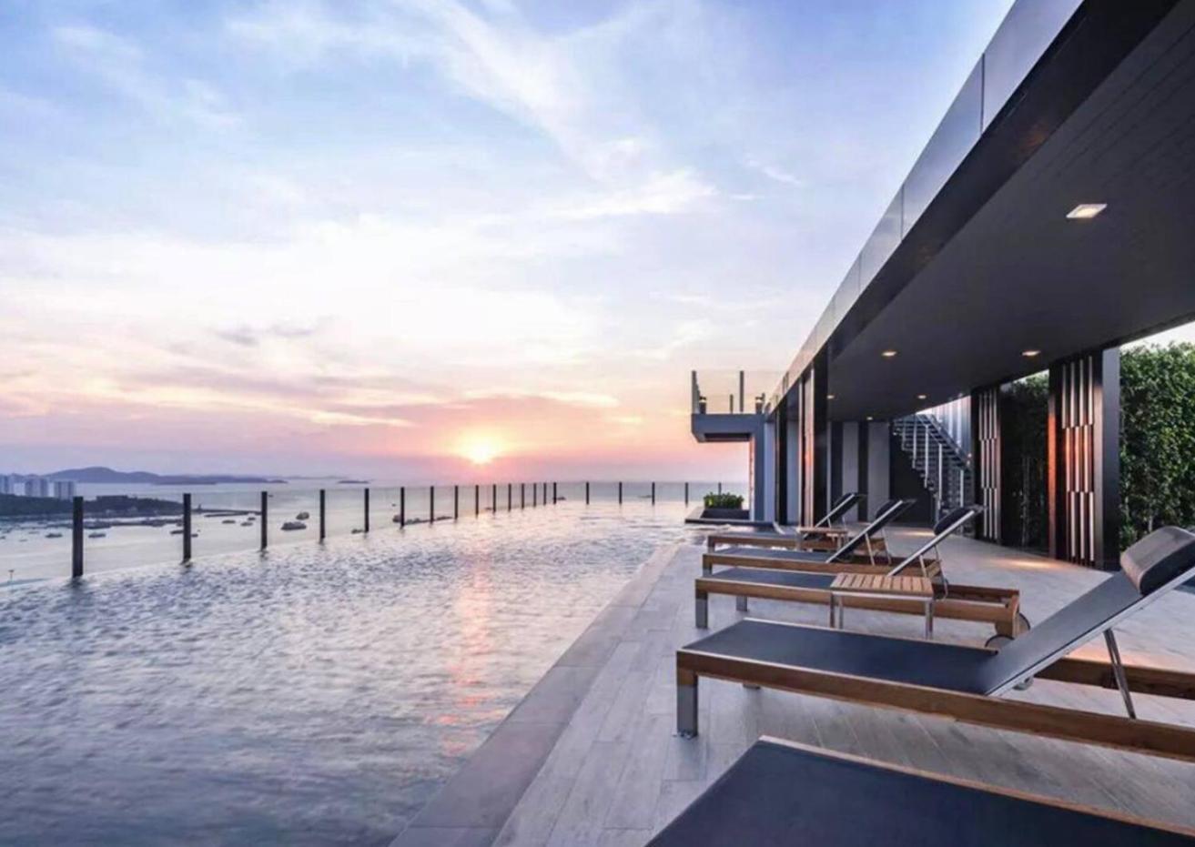 The Base Apartment Pattaya Luaran gambar