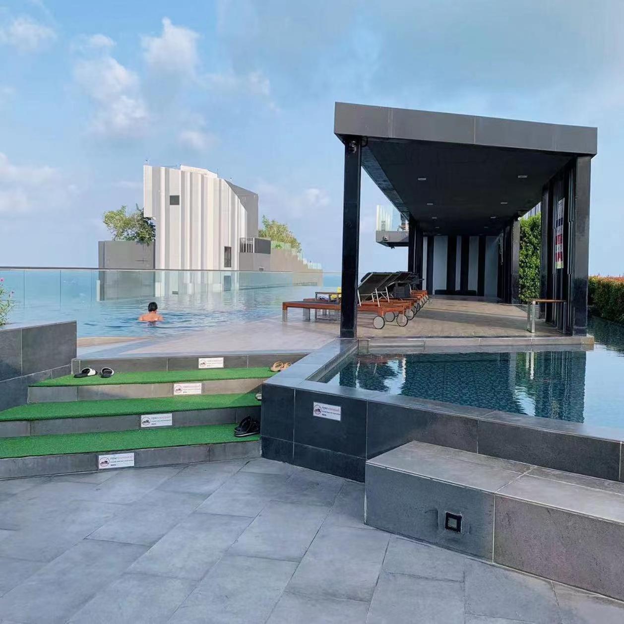 The Base Apartment Pattaya Luaran gambar