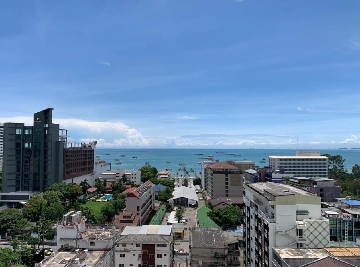 The Base Apartment Pattaya Luaran gambar