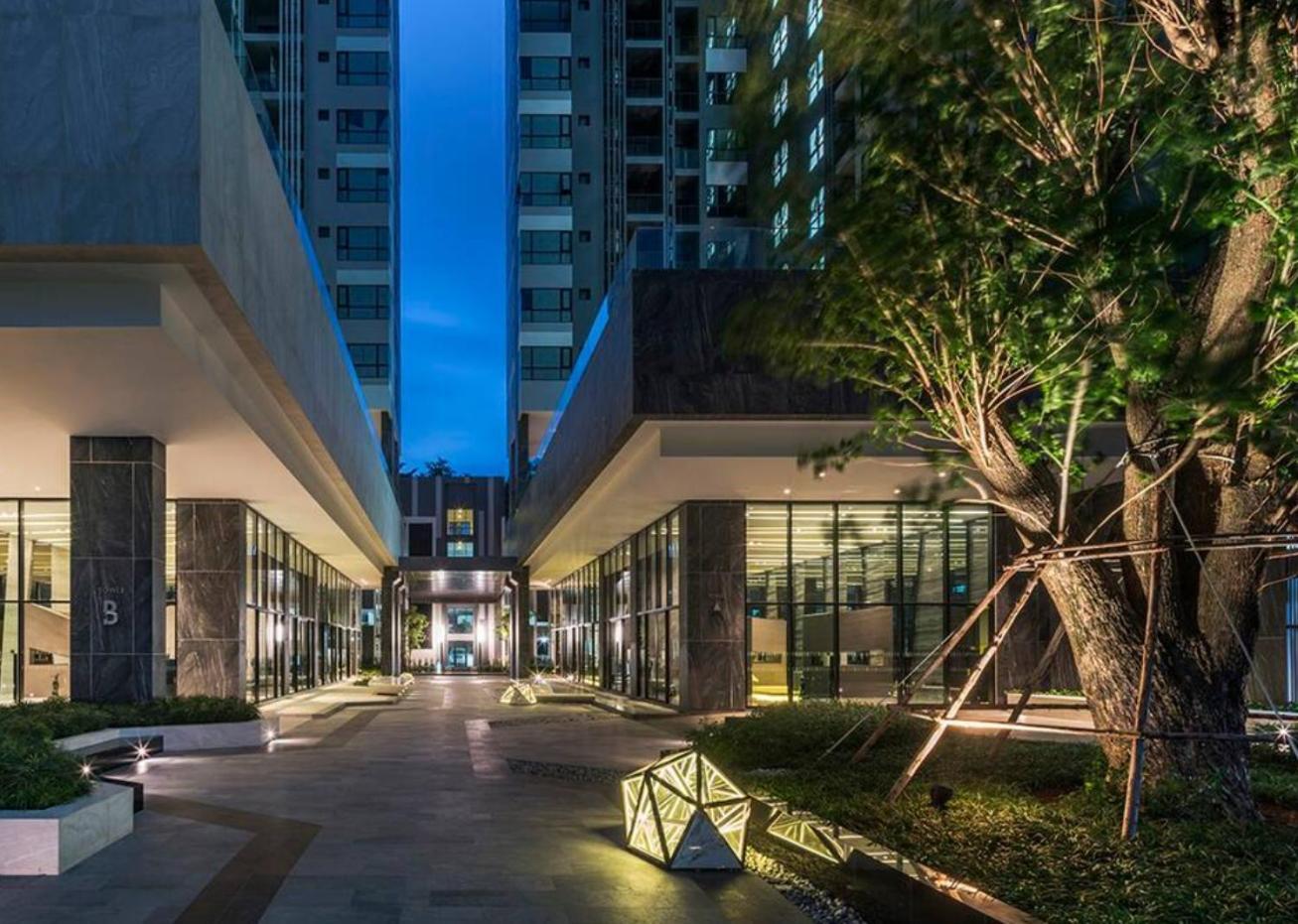 The Base Apartment Pattaya Luaran gambar