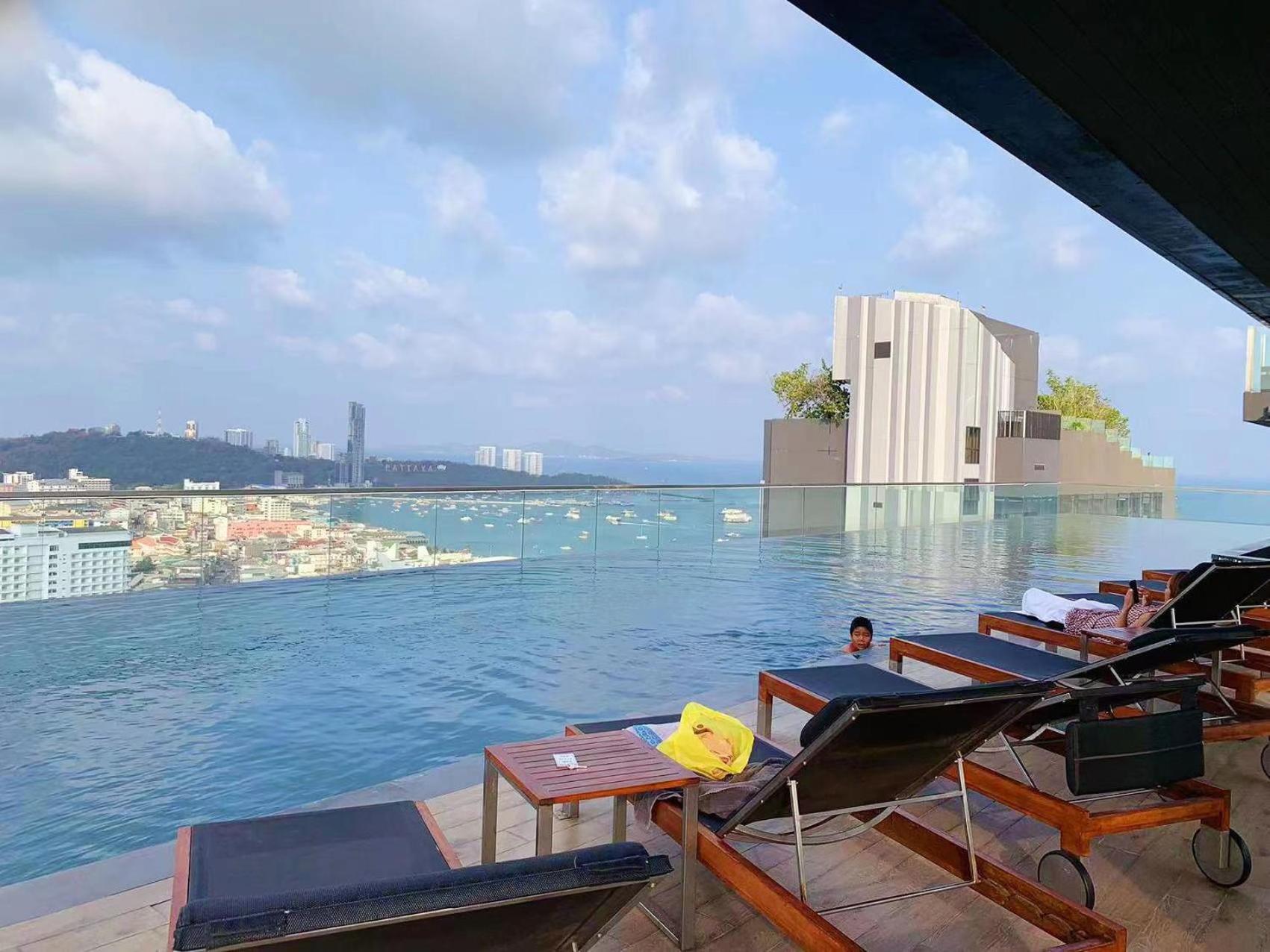 The Base Apartment Pattaya Luaran gambar