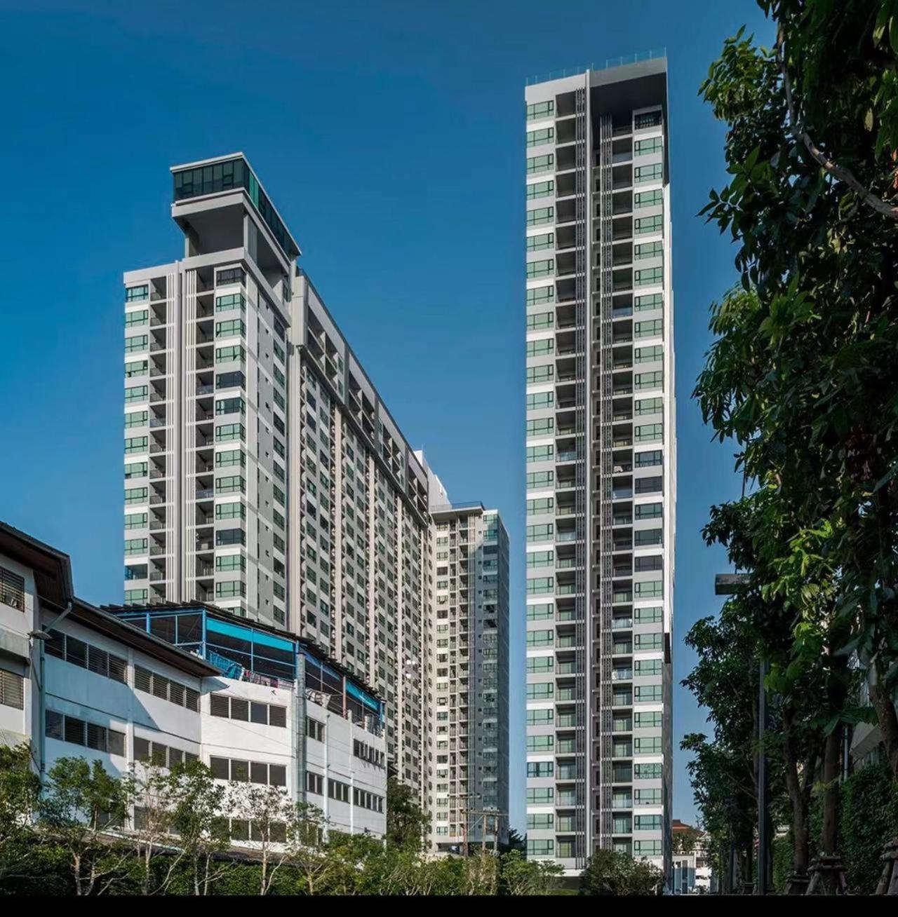 The Base Apartment Pattaya Luaran gambar
